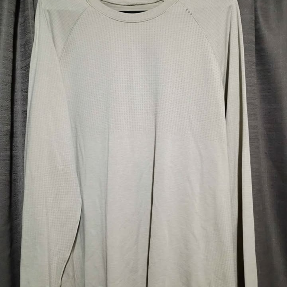 lululemon athletica Men's Long Sleeve Shirt in Light Gray
